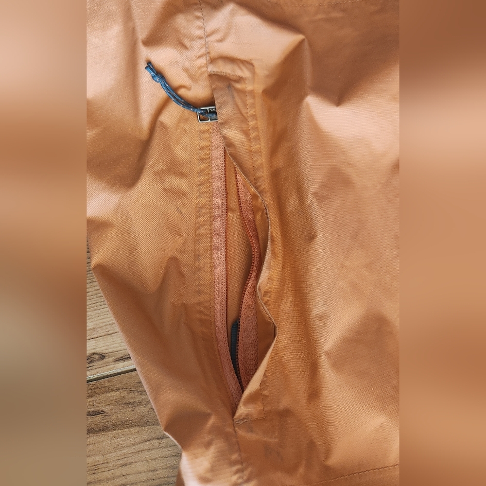 Patagonia Teal and Peach Lightweight Hooded Jacket - Picture 6 of 13